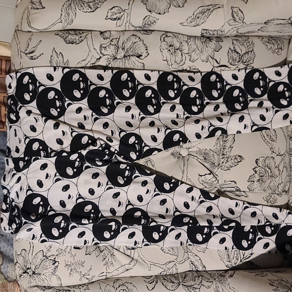 Panda Leggings- L - Picture 2 of 2